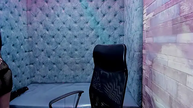 Agatha Leon  online show from February 2026 07:25:02 PM