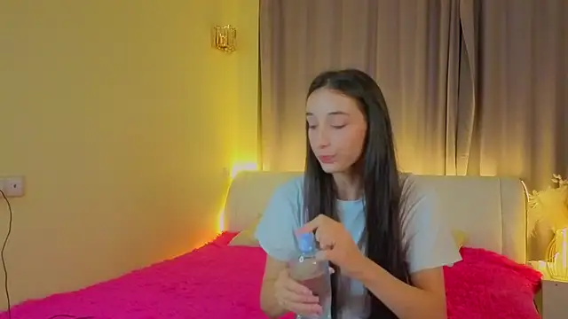 HayleySalahubdin online show from October 2025 07:58:01 PM