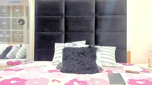 Cleo Saunders online show from October 2025 05:57:02 PM