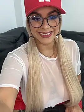 Snapshot of BBWCami_ chatting on October 2025 09:15:01 PM BBWCami online show from October 2025 09:15:01 PM