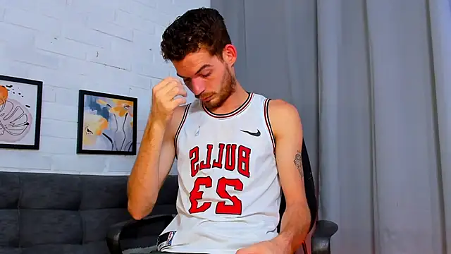 Snapshot of MATEO_HUNTER chatting on October 2025 03:52:02 AM MATEO HUNTER online show from October 2025 03:52:02 AM