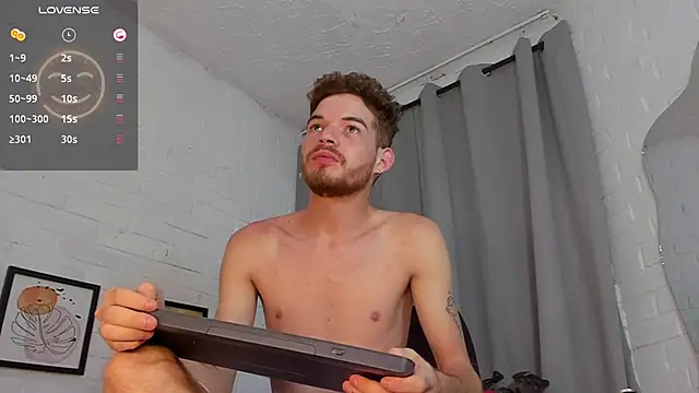 Snapshot of MATEO_HUNTER chatting on November 2025 07:03:02 AM MATEO HUNTER online show from November 2025 07:03:02 AM