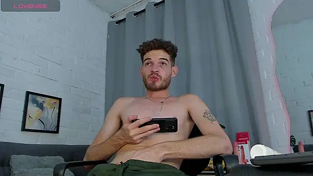 Snapshot of MATEO_HUNTER chatting on December 2025 05:25:01 AM MATEO HUNTER online show from December 2025 05:25:01 AM