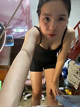 Listen-ly online show from November 2025 04:00:02 AM