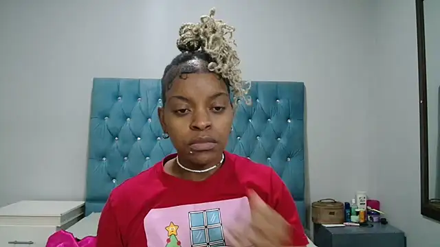 fifiqueen25 online show from June 2026 07:11:01 AM
