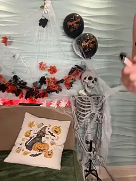 MiyaMeow- online show from October 2025 08:59:01 AM