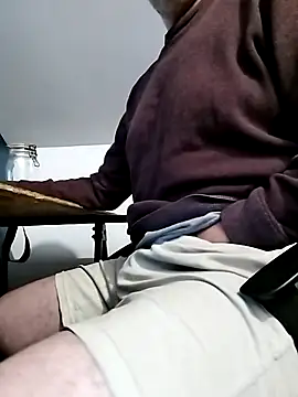 nicolaspgarnier online show from November 2025 06:20:01 PM