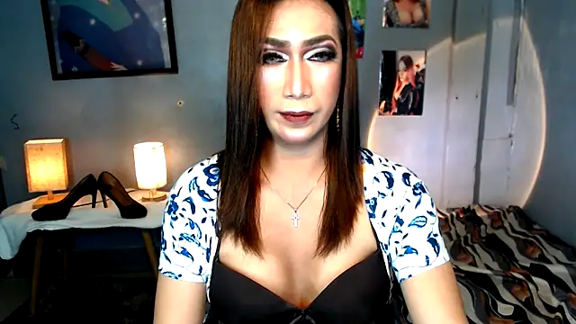 littleredbunny27 online show from April 2026 12:32:02 PM