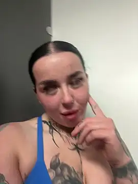 lucycoxxoxo online show from May 2026 11:01:04 PM