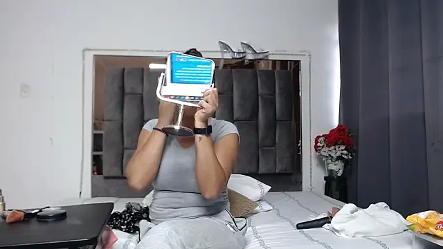 Salmma Milf online show from April 2026 11:44:02 AM