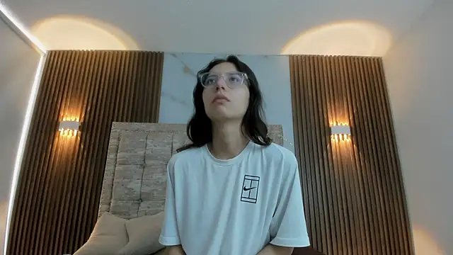 AnnieAndLeandro online show from January 2026 02:33:01 PM