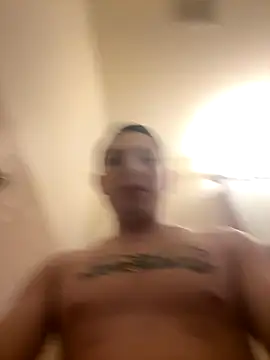 Snapshot of Feloh95 chatting on November 2025 02:33:01 AM Feloh95 online show from November 2025 02:33:01 AM