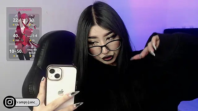 Snapshot of VamppyJane chatting on October 2025 12:33:01 AM VamppyJane online show from October 2025 12:33:01 AM