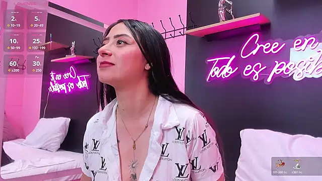 JuliethCruz  online show from October 2025 05:13:02 PM