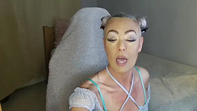 TheOGMiaMystique online show from May 2026 08:50:02 PM
