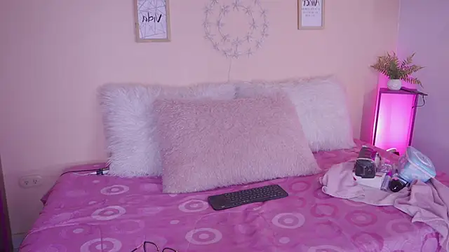 Snapshot of Meggie_ chatting on November 2025 07:43:01 PM Meggie online show from November 2025 07:43:01 PM