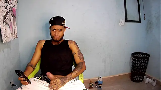 Snapshot of AXionX chatting on October 2025 10:36:01 AM AXionX online show from October 2025 10:36:01 AM