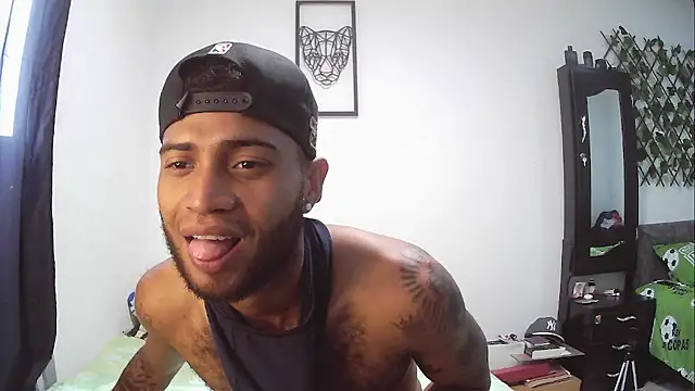 Snapshot of AXionX chatting on October 2025 01:26:02 PM AXionX online show from October 2025 01:26:02 PM