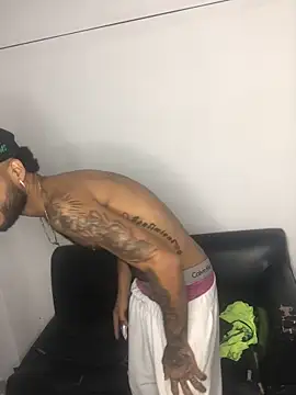 Snapshot of AXionX chatting on November 2025 03:53:02 AM AXionX online show from November 2025 03:53:02 AM