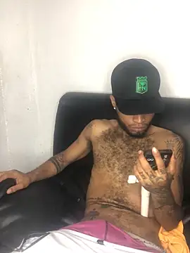 Snapshot of AXionX chatting on December 2025 04:23:02 PM AXionX online show from December 2025 04:23:02 PM