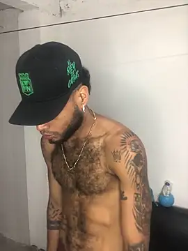 Snapshot of AXionX chatting on December 2025 06:19:02 AM AXionX online show from December 2025 06:19:02 AM