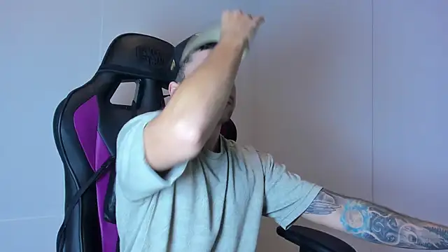 Snapshot of Mike_montoya01 chatting on December 2025 12:25:02 PM Mike montoya01 online show from December 2025 12:25:02 PM