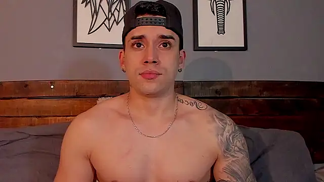 Snapshot of Mike_montoya01 chatting on February 2026 01:39:02 AM Mike montoya01 online show from February 2026 01:39:02 AM