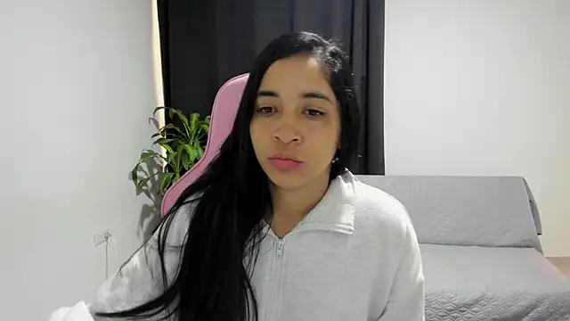 Snapshot of Kruela chatting on November 2025 12:05:02 PM Kruela online show from November 2025 12:05:02 PM