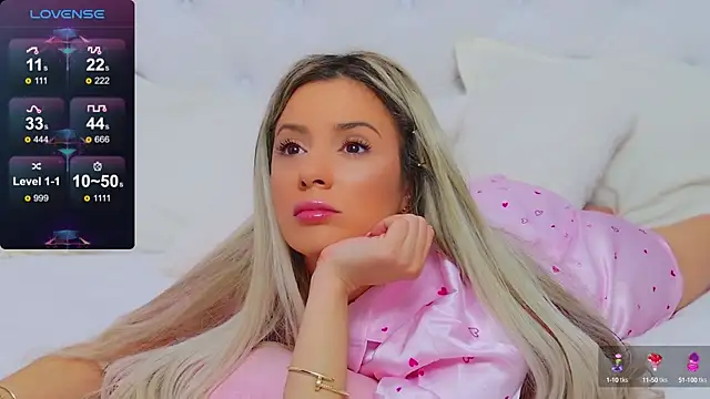 Snapshot of AriannaSins chatting on February 2025 04:33:01 PM AriannaSins online show from February 2025 04:33:01 PM