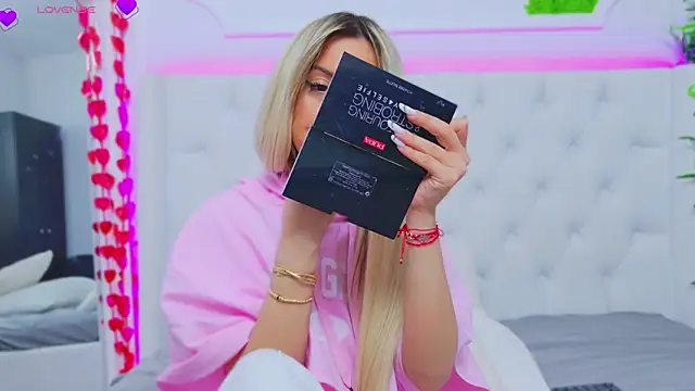 Snapshot of AriannaSins chatting on March 2025 04:29:02 PM AriannaSins online show from March 2025 04:29:02 PM