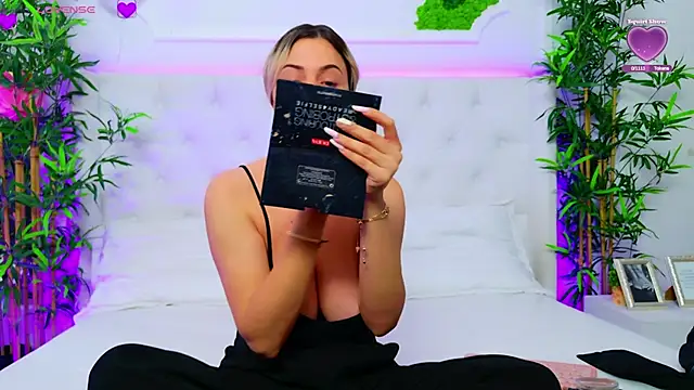 Snapshot of AriannaSins chatting on October 2025 04:48:02 PM AriannaSins online show from October 2025 04:48:02 PM