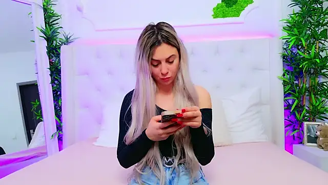 AriannaSins online show from December 2025 01:31:01 PM