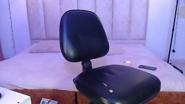 Snapshot of antonella_rosecs chatting on February 2026 05:06:01 AM antonella rosecs online show from February 2026 05:06:01 AM