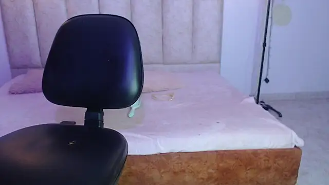 Snapshot of antonella_rosecs chatting on February 2026 04:10:01 AM antonella rosecs online show from February 2026 04:10:01 AM