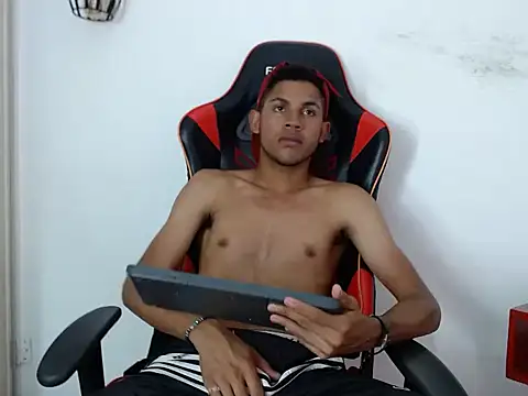 Snapshot of sexy_latin_cum chatting on October 2025 01:44:01 PM sexy latin cum online show from October 2025 01:44:01 PM