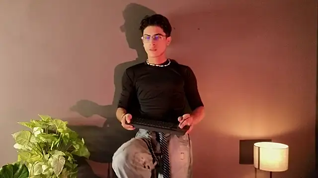 Aaron Eze online show from November 2025 01:28:02 AM