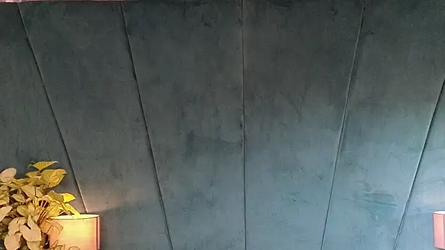 Aaron Eze online show from November 2025 01:04:01 PM