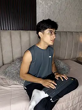 Aaron Eze online show from January 2026 07:28:01 PM