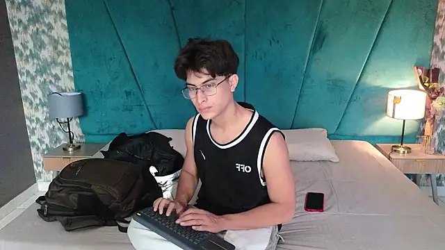 Aaron Eze online show from February 2026 08:30:01 PM