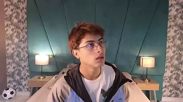 Snapshot of Aaron_Eze chatting on July 2026 12:07:01 PM Aaron Eze online show from July 2026 12:07:01 PM