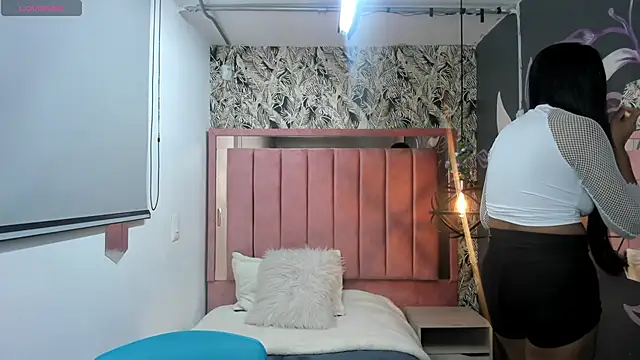 Snapshot of Rachel__Jonees chatting on November 2025 11:43:01 AM Rachel Jonees online show from November 2025 11:43:01 AM