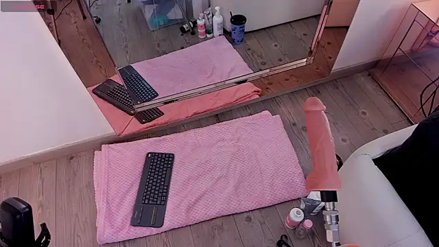 michelle cutee  online show from December 2025 08:36:02 PM