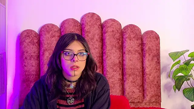 Lullaby Charade online show from November 2025 12:00:02 PM