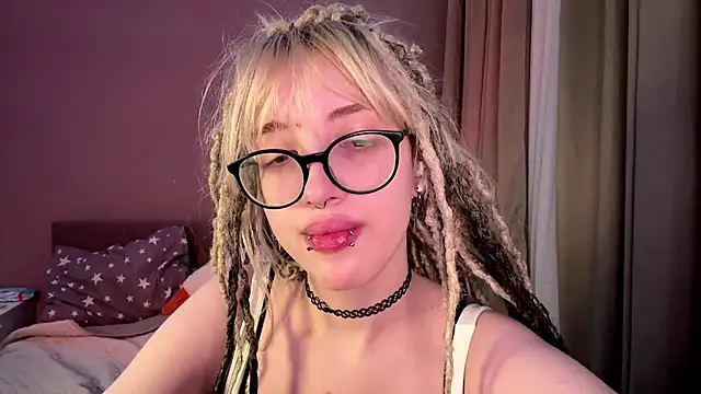 Milkmoriee online show from December 2025 03:21:02 PM