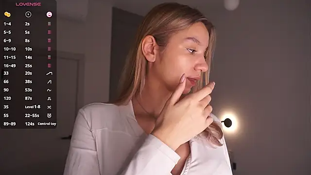 BrynnHolverson online show from February 2026 07:12:01 PM