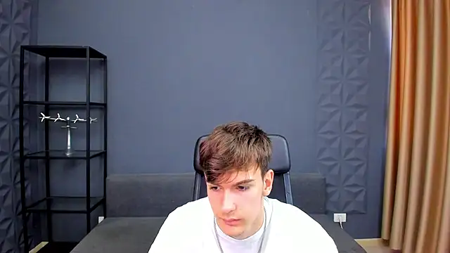 Snapshot of BradyFlint chatting on May 2026 07:15:02 AM BradyFlint online show from May 2026 07:15:02 AM