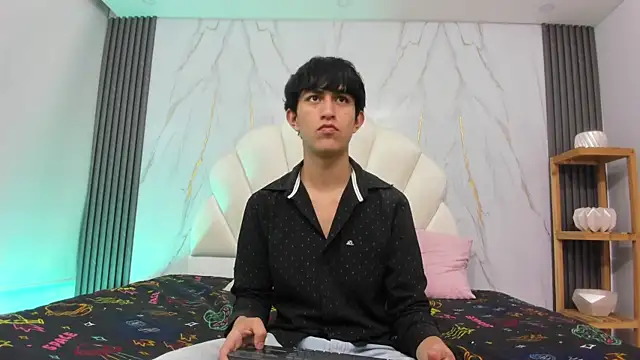 hoot booys  online show from December 2025 07:33:02 PM