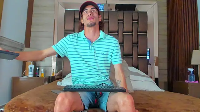 elias sn0w online show from October 2025 07:59:01 PM