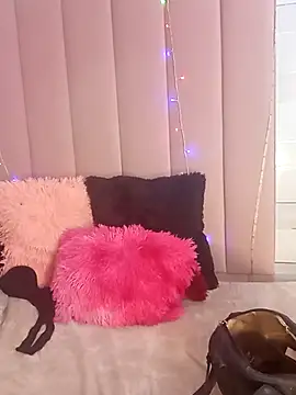 Snapshot of petite_coral chatting on February 2026 03:33:01 AM petite coral online show from February 2026 03:33:01 AM