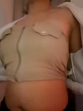 Snapshot of petite_coral chatting on February 2026 05:22:02 AM petite coral online show from February 2026 05:22:02 AM